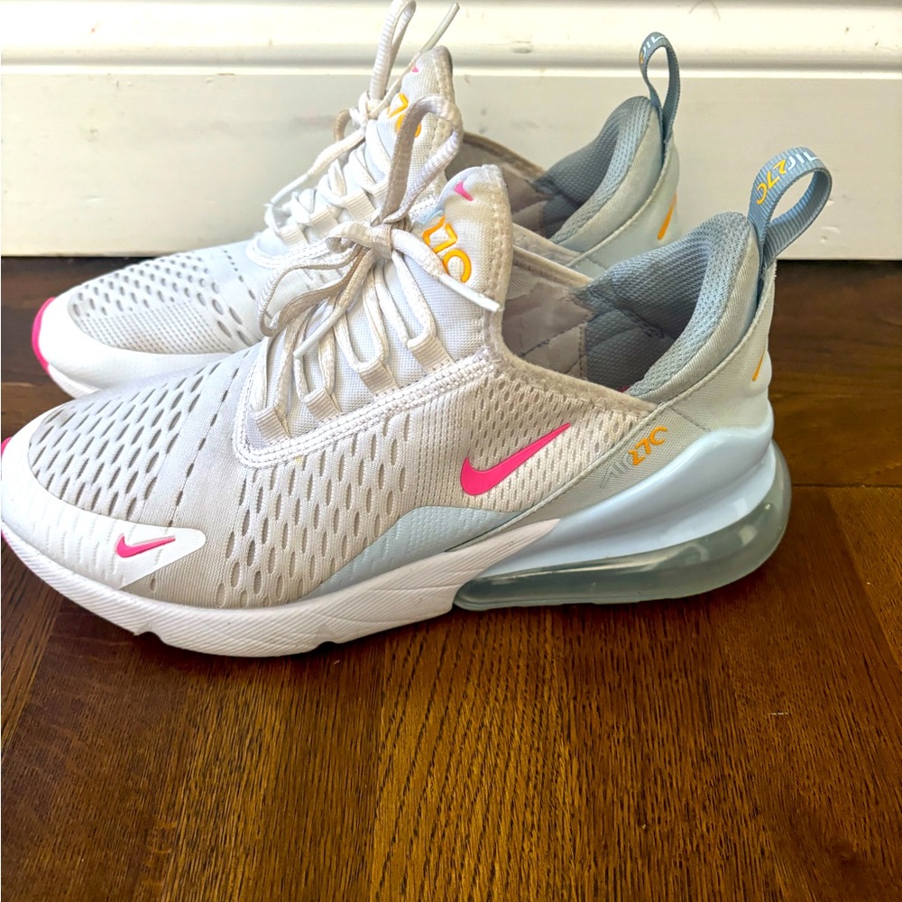 Nike Youth  Air Max 270 size 7.5. Only worn 3 times and look brand new.